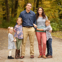 Picture of Pastor Eric Hauan & Family
